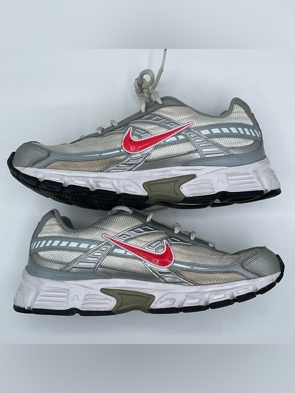 Nike Initiator Women’s Size 9 Silver Gray Red Running Shoes 395953-101 2017